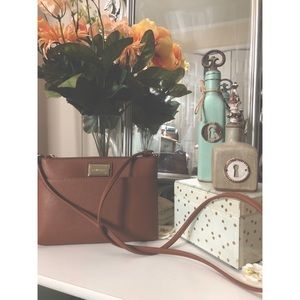 EUC Calvin Klein Crossbody // saf. leather